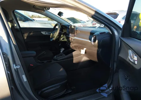 2023 Kia Forte Lxs z USA, uszkodzony, nr VIN 3KPF24AD9PE625964